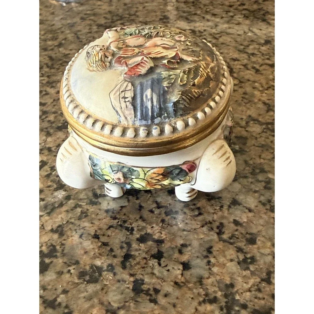 Vintage Capodimonte 1366/114 Porcelain Trinket Box Hand Painted Italy